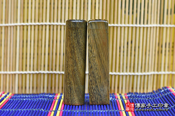 電腦刻印章:綠檀木臍帶章實際成品、印章作品分享、綠檀木印章材質介紹。(臍帶印章、肚臍章、肚臍印章,胎毛印章,一圓一方)傳家手工印章桃園店。2020.06.27 照片2 電腦刻印章:綠檀木臍帶章實際成品、印章作品分享、綠檀木印章材質介紹。(臍帶印章、肚臍章、肚臍印章,胎毛印章,一圓一方)傳家手工印章桃園店。2020.06.27 照片2