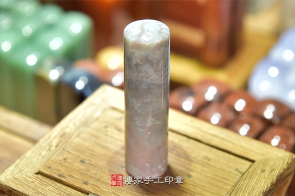 全手工噴砂印章:水草玉開運印章實際成品、印章作品分享、水草玉印章材質介紹。(銀行印鑑,一圓一方),傳家印章新竹店。2020.06.30 全手工噴砂印章:水草玉開運印章實際成品、印章作品分享、水草玉印章材質介紹。(銀行印鑑,一圓一方),傳家印章新竹店。2020.06.30