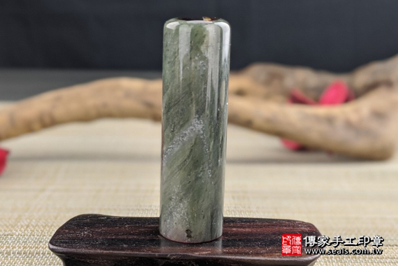 半手工噴砂印章:綠髮彩玉臍帶章實際成品、印章作品分享、綠髮彩玉印章材質介紹。(臍帶印章、肚臍章、肚臍印章,一圓一方)傳家手工印章高雄店。2020.07.01照片1 半手工噴砂印章:綠髮彩玉臍帶章實際成品、印章作品分享、綠髮彩玉印章材質介紹。(臍帶印章、肚臍章、肚臍印章,一圓一方)傳家手工印章高雄店。2020.07.01照片1