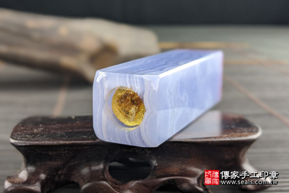 半手工噴砂印章：藍紋玉臍帶章實際成品、印章作品分享、藍紋玉印章材質介紹。（臍帶印章、肚臍章、肚臍印章，一圓一方）傳家手工印章高雄店。2020.07.05，照片10