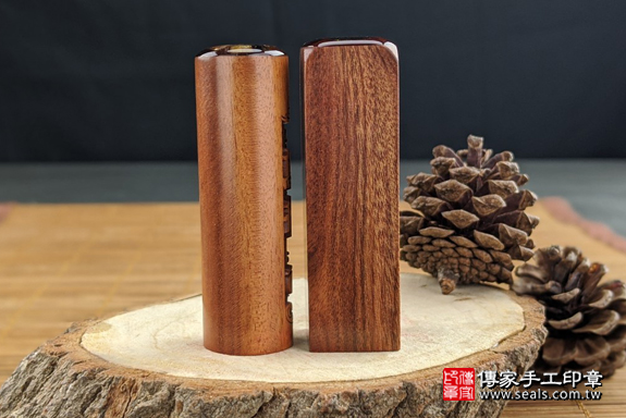 電腦刻印印章:紅紫檀木臍髮雙章實際成品、印章作品分享、紅紫檀木印章材質介紹。(臍帶印章、肚臍章、肚臍印章,胎毛印章,一圓一方)傳家手工印章高雄店。2020.07.09,照片6 電腦刻印印章:紅紫檀木臍髮雙章實際成品、印章作品分享、紅紫檀木印章材質介紹。(臍帶印章、肚臍章、肚臍印章,胎毛印章,一圓一方)傳家手工印章高雄店。2020.07.09,照片6