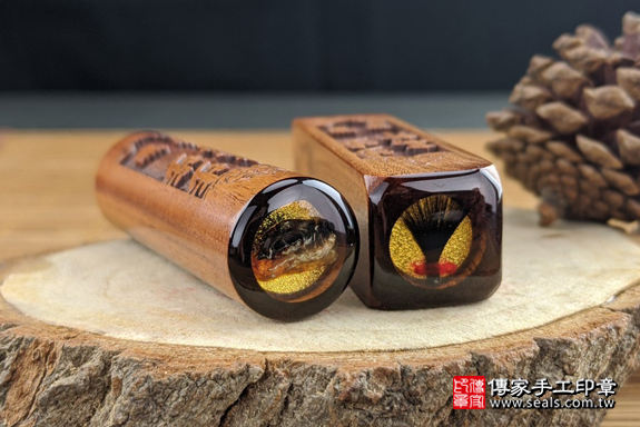 電腦刻印印章:紅紫檀木臍髮雙章實際成品、印章作品分享、紅紫檀木印章材質介紹。(臍帶印章、肚臍章、肚臍印章,胎毛印章,一圓一方)傳家手工印章高雄店。2020.07.09,照片7 電腦刻印印章:紅紫檀木臍髮雙章實際成品、印章作品分享、紅紫檀木印章材質介紹。(臍帶印章、肚臍章、肚臍印章,胎毛印章,一圓一方)傳家手工印章高雄店。2020.07.09,照片7