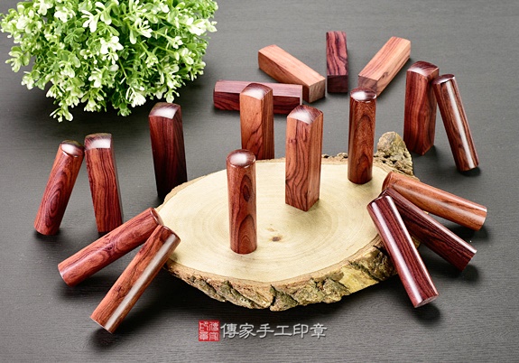 電腦刻印章:玫瑰紅檀木臍帶章實際成品、印章作品分享、玫瑰紅檀木印章材質介紹。(臍帶印章、肚臍章、肚臍印章,胎毛印章,一圓一方)傳家手工印章桃園店。2020.07.09 照片5 電腦刻印章:玫瑰紅檀木臍帶章實際成品、印章作品分享、玫瑰紅檀木印章材質介紹。(臍帶印章、肚臍章、肚臍印章,胎毛印章,一圓一方)傳家手工印章桃園店。2020.07.09 照片5