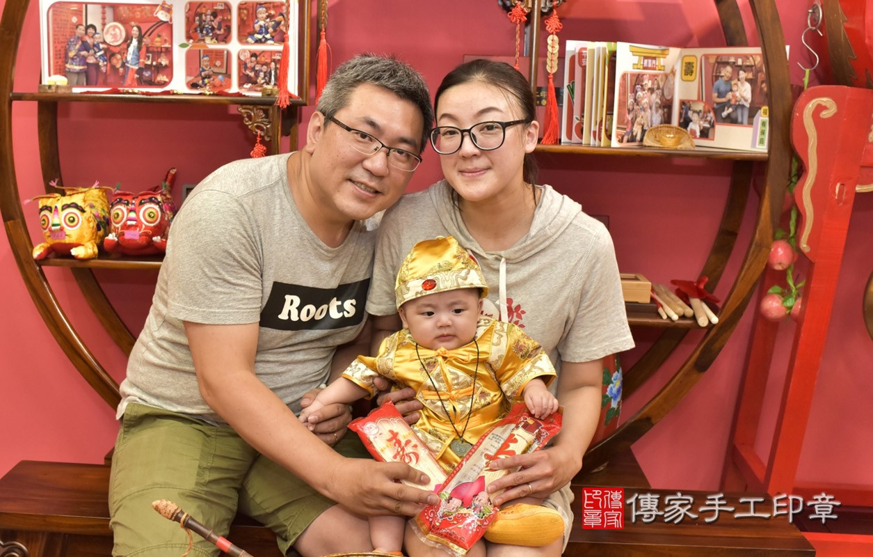 新北市永和區林寶寶古禮收涎祝福活動:收涎儀式【吃麵線】：讓寶寶長長久久、健康長壽。吃麵線的收涎儀式，是讓孩子有壽，有德，長長久久。照片1