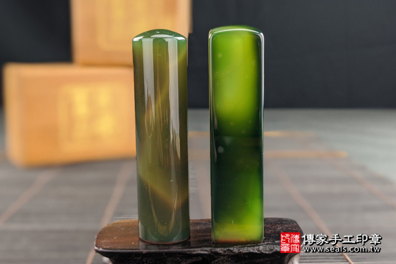 全手工噴砂印章:綠瑪瑙開運印章實際成品、印章作品分享、綠瑪瑙印章材質介紹。(銀行印鑑,一圓一方),傳家印章高雄店。2020.07.20,照片1 全手工噴砂印章:綠瑪瑙開運印章實際成品、印章作品分享、綠瑪瑙印章材質介紹。(銀行印鑑,一圓一方),傳家印章高雄店。2020.07.20,照片1