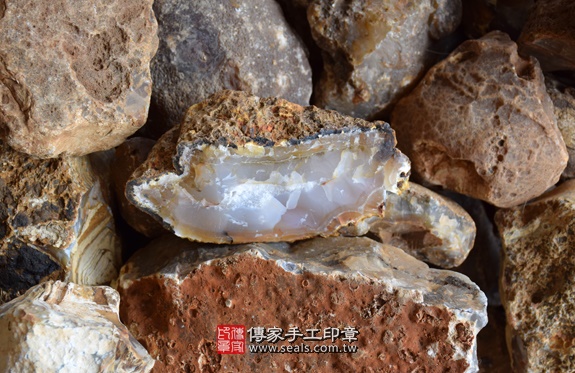 全手工噴砂印章:綠瑪瑙開運印章實際成品、印章作品分享、綠瑪瑙印章材質介紹。(銀行印鑑,一圓一方),傳家印章高雄店。2020.07.20,照片2 全手工噴砂印章:綠瑪瑙開運印章實際成品、印章作品分享、綠瑪瑙印章材質介紹。(銀行印鑑,一圓一方),傳家印章高雄店。2020.07.20,照片2