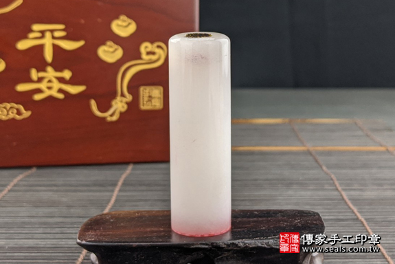 半手工噴砂印章：新疆白玉髮束章實際成品、印章作品分享、新疆白玉印章材質介紹。（臍帶印章、肚臍章、肚臍印章，一圓一方）傳家手工印章高雄店。2020.07.18，照片9