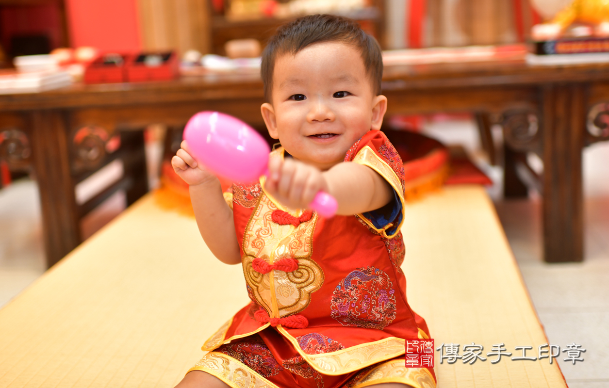 高雄市鳳山區黃寶寶古禮抓周祝福活動。照片1