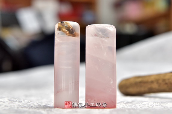 全手工噴砂印章:粉晶臍帶章實際成品、印章作品分享、粉晶印章材質介紹。(臍帶印章、肚臍章、肚臍印章,胎毛印章,一圓一方)傳家手工印章新竹店2020.07.27 全手工噴砂印章:粉晶臍帶章實際成品、印章作品分享、粉晶印章材質介紹。(臍帶印章、肚臍章、肚臍印章,胎毛印章,一圓一方)傳家手工印章新竹店2020.07.27