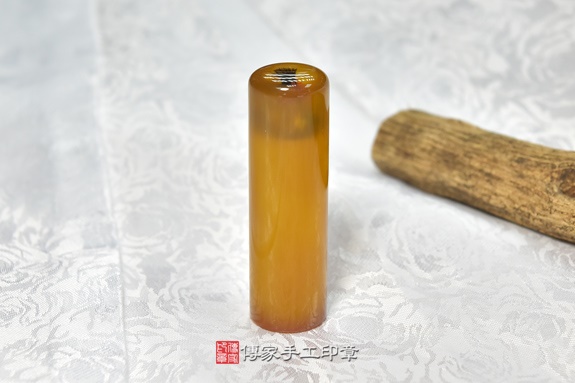 半手工噴砂印章：黃瑪瑙臍帶章實際成品、印章作品分享、黃瑪瑙印章材質介紹。（臍帶印章、肚臍章、肚臍印章，胎毛印章，一圓一方）傳家手工印章新竹店2020.07.29