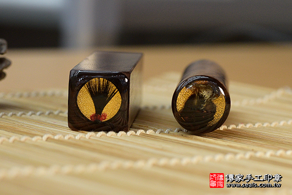 全手工篆刻印章:玫瑰黑檀木臍帶章實際成品、印章作品分享、玫瑰黑檀木印章材質介紹。(臍帶印章、肚臍章、肚臍印章,胎毛印章,一圓一方)傳家手工印章桃園店。2020.07.30 照片4 全手工篆刻印章:玫瑰黑檀木臍帶章實際成品、印章作品分享、玫瑰黑檀木印章材質介紹。(臍帶印章、肚臍章、肚臍印章,胎毛印章,一圓一方)傳家手工印章桃園店。2020.07.30 照片4
