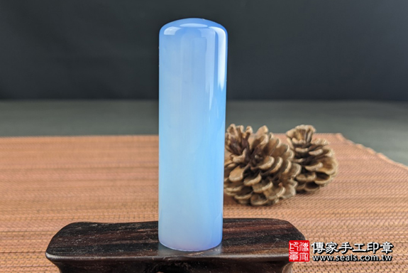 半手工噴砂印章:藍瑪瑙開運印章實際成品、印章作品分享、藍瑪瑙印章材質介紹。(銀行印鑑,一圓一方),傳家印章高雄店。2020.07.28,照片1 半手工噴砂印章:藍瑪瑙開運印章實際成品、印章作品分享、藍瑪瑙印章材質介紹。(銀行印鑑,一圓一方),傳家印章高雄店。2020.07.28,照片1