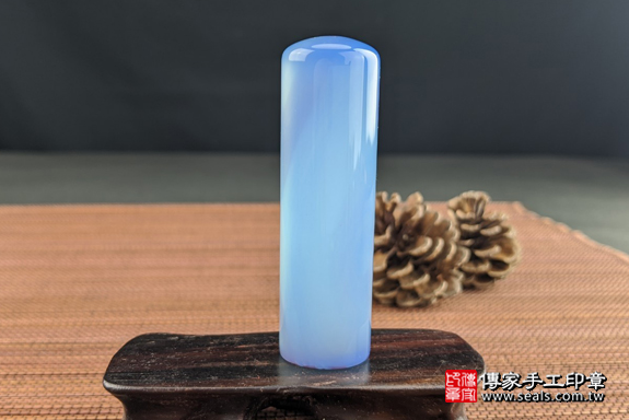 半手工噴砂印章：藍瑪瑙開運印章實際成品、印章作品分享、藍瑪瑙印章材質介紹。（銀行印鑑，一圓一方），傳家印章高雄店。2020.07.28，照片5