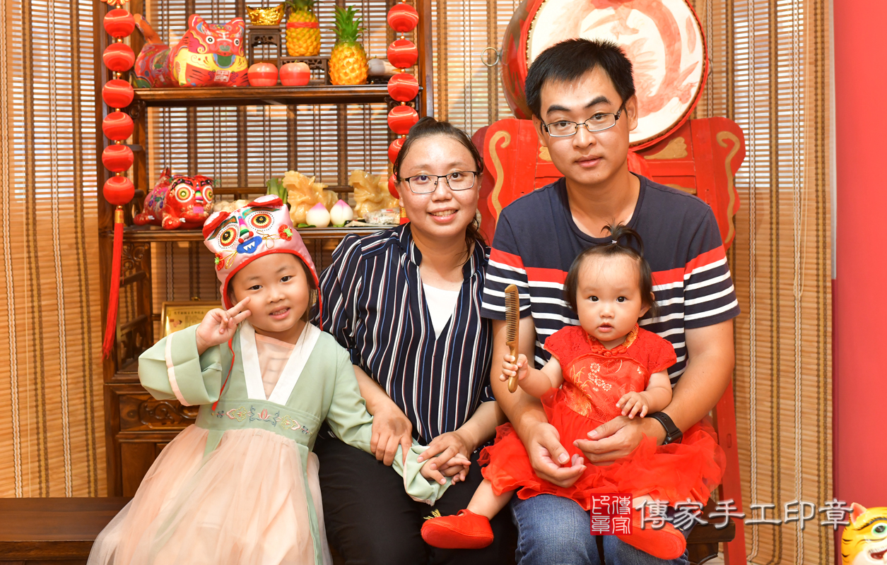 鳳山區張寶寶古禮抓周：抓周儀式【梳頭歌】。照片1