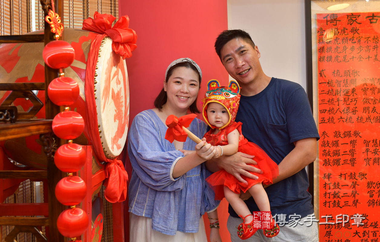 鳳山區王寶寶古禮抓周：抓周儀式【打鼓歌】。照片1