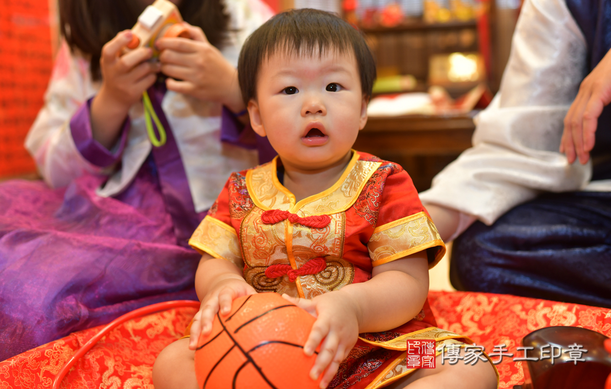 高雄市鳳山區黃寶寶古禮抓周祝福活動。照片   1