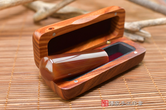 半手工噴砂印章：紅瑪瑙開運印章實際成品、印章作品分享、紅瑪瑙印章材質介紹。（銀行印鑑，一圓一方），傳家印章高雄店。2020.08.20，照片4
