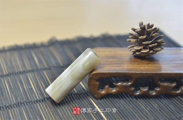 電腦刻印印章:赤牛角臍帶章實際成品、印章作品分享、赤牛角印章材質介紹。(臍帶印章、肚臍章、肚臍印章,胎毛印章,一圓一方)傳家手工印章新竹店2020.08.17 電腦刻印印章:赤牛角臍帶章實際成品、印章作品分享、赤牛角印章材質介紹。(臍帶印章、肚臍章、肚臍印章,胎毛印章,一圓一方)傳家手工印章新竹店2020.08.17