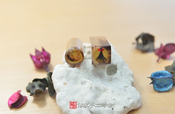 電腦刻印印章：赤牛角臍帶章實際成品、印章作品分享、赤牛角印章材質介紹。（臍帶印章、肚臍章、肚臍印章，胎毛印章，一圓一方）傳家手工印章新竹店2020.08.22