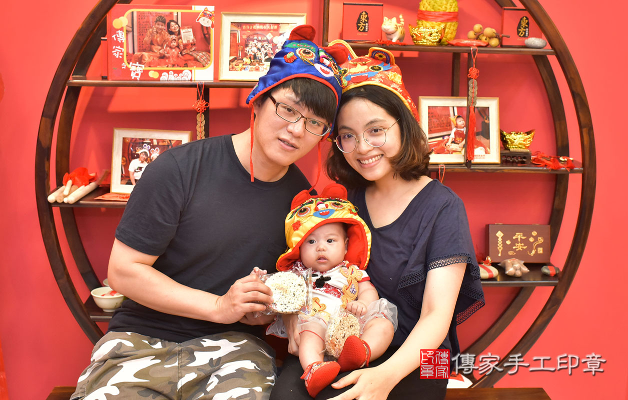  台中市北區趙寶寶古禮收涎祝福活動:收涎儀式【吃米香】：讓寶寶口齒留香，做什麼事都吃香。吃米香的收涎儀式，是讓孩子有好的人際關係，會說好話，做好事。照片1