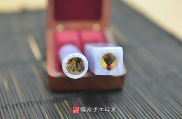 全手工噴砂印章 ：藍紋玉臍帶章實際成品、印章作品分享、藍紋玉印章材質介紹。（臍帶印章、肚臍章、肚臍印章，胎毛印章，一圓一方）傳家手工印章新竹店2020.08.28