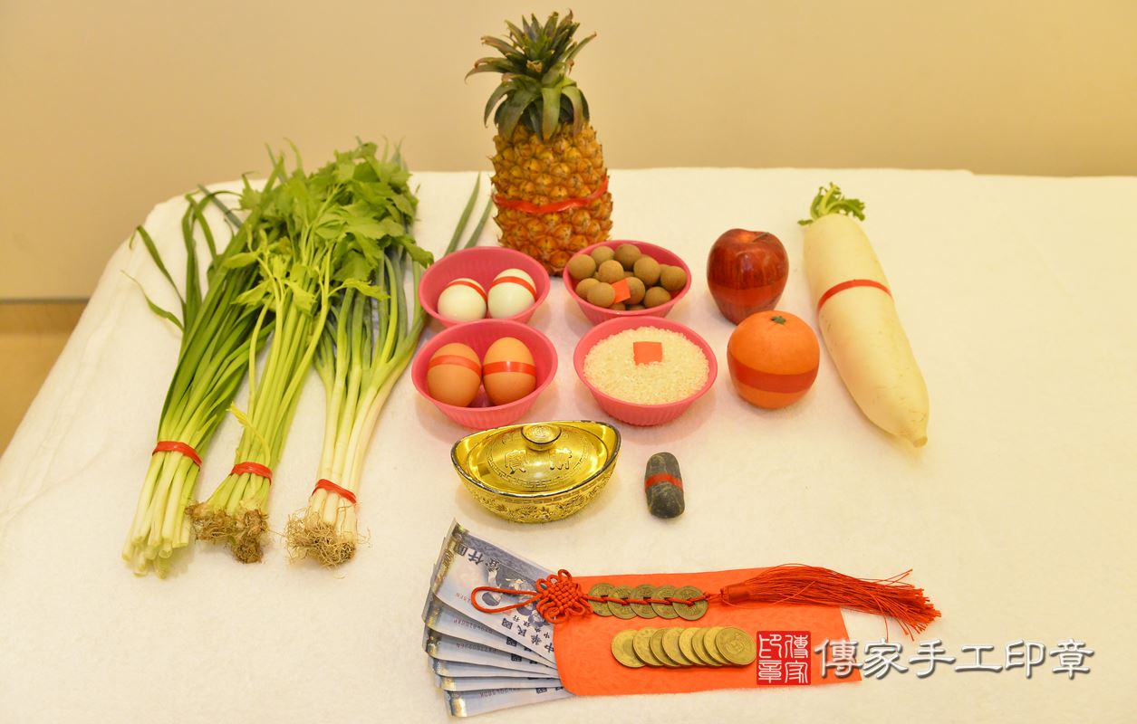 剃胎毛、滿月剃頭、嬰兒剃頭、嬰兒理髮、嬰兒剃髮、嬰兒剃胎毛、嬰兒滿月剃頭、寶寶剃頭、剃胎毛儀式、剃胎毛吉祥話、滿月剃頭儀式、滿月剃頭吉祥話、寶寶剃胎毛、寶寶滿月剃頭理髮、 新北市林口區剃胎毛、新北市林口區滿月剃頭、新北市林口區嬰兒剃頭剃胎毛、新北市林口區嬰兒理髮、新北市嬰兒剃髮、 羅寶寶(新北市林口區到府嬰兒寶寶滿月剃頭理髮、到府嬰兒剃胎毛儀式吉祥話)。到府剃頭剃胎毛主持、專業拍照、DVD光碟、證書。★購買「臍帶章、肚臍章、胎毛筆刷印章」贈送：剃頭、收涎、抓周，三選一。2020.06.24照片3