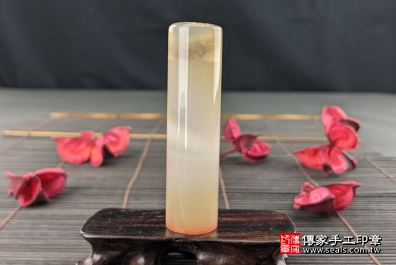 半手工噴砂印章:原色瑪瑙臍帶章實際成品、印章作品分享、原色瑪瑙印章材質介紹。(臍帶印章、肚臍章、肚臍印章,一圓一方)傳家手工印章高雄店。2020.08.27,照片4 半手工噴砂印章:原色瑪瑙臍帶章實際成品、印章作品分享、原色瑪瑙印章材質介紹。(臍帶印章、肚臍章、肚臍印章,一圓一方)傳家手工印章高雄店。2020.08.27,照片4