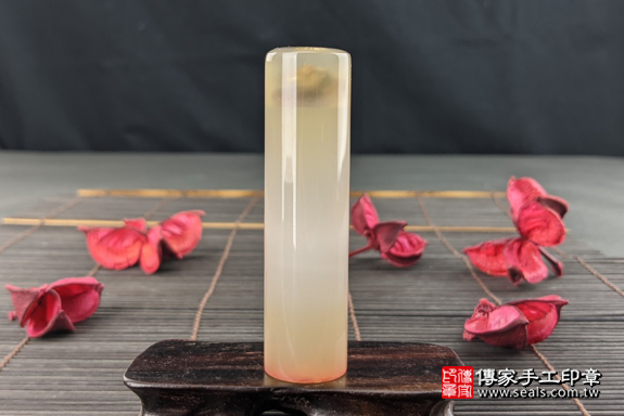 半手工噴砂印章:原色瑪瑙臍帶章實際成品、印章作品分享、原色瑪瑙印章材質介紹。(臍帶印章、肚臍章、肚臍印章,一圓一方)傳家手工印章高雄店。2020.08.27,照片5 半手工噴砂印章:原色瑪瑙臍帶章實際成品、印章作品分享、原色瑪瑙印章材質介紹。(臍帶印章、肚臍章、肚臍印章,一圓一方)傳家手工印章高雄店。2020.08.27,照片5