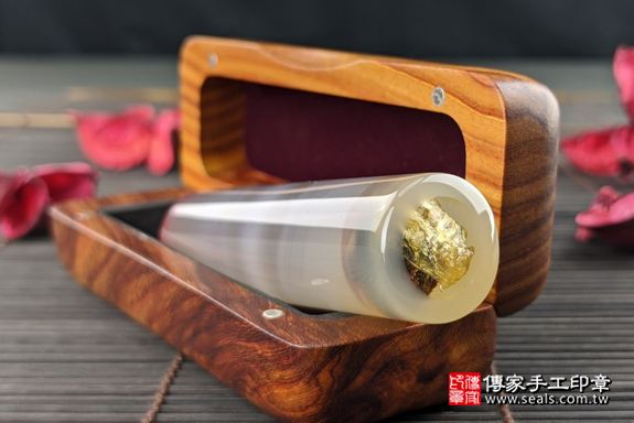 半手工噴砂印章:原色瑪瑙臍帶章實際成品、印章作品分享、原色瑪瑙印章材質介紹。(臍帶印章、肚臍章、肚臍印章,一圓一方)傳家手工印章高雄店。2020.08.27,照片6 半手工噴砂印章:原色瑪瑙臍帶章實際成品、印章作品分享、原色瑪瑙印章材質介紹。(臍帶印章、肚臍章、肚臍印章,一圓一方)傳家手工印章高雄店。2020.08.27,照片6