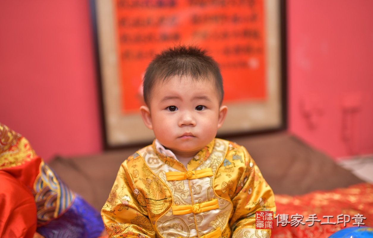 北區蕭寶寶古禮抓周：滿週歲趨吉避凶的吉祥衣服穿戴。照片40803.jpg