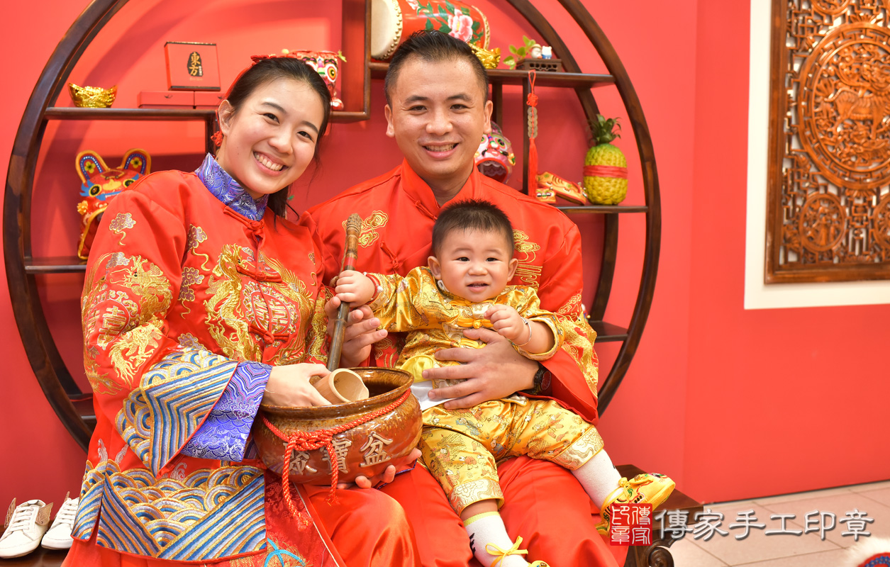 北區蕭寶寶古禮抓周：滿週歲趨吉避凶的吉祥衣服穿戴。照片9371.jpg