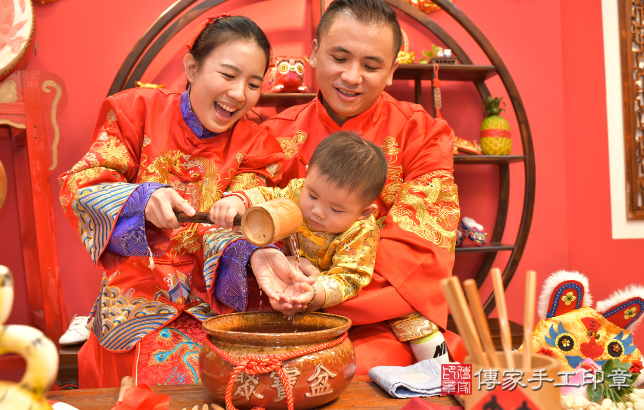 北區蕭寶寶古禮抓周：滿週歲趨吉避凶的吉祥衣服穿戴。照片9155.jpg