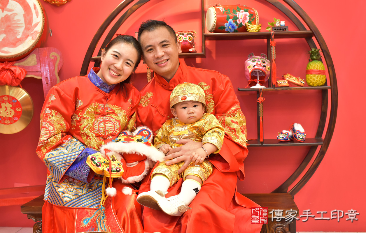 北區蕭寶寶古禮抓周：滿週歲趨吉避凶的吉祥衣服穿戴。照片6621.jpg