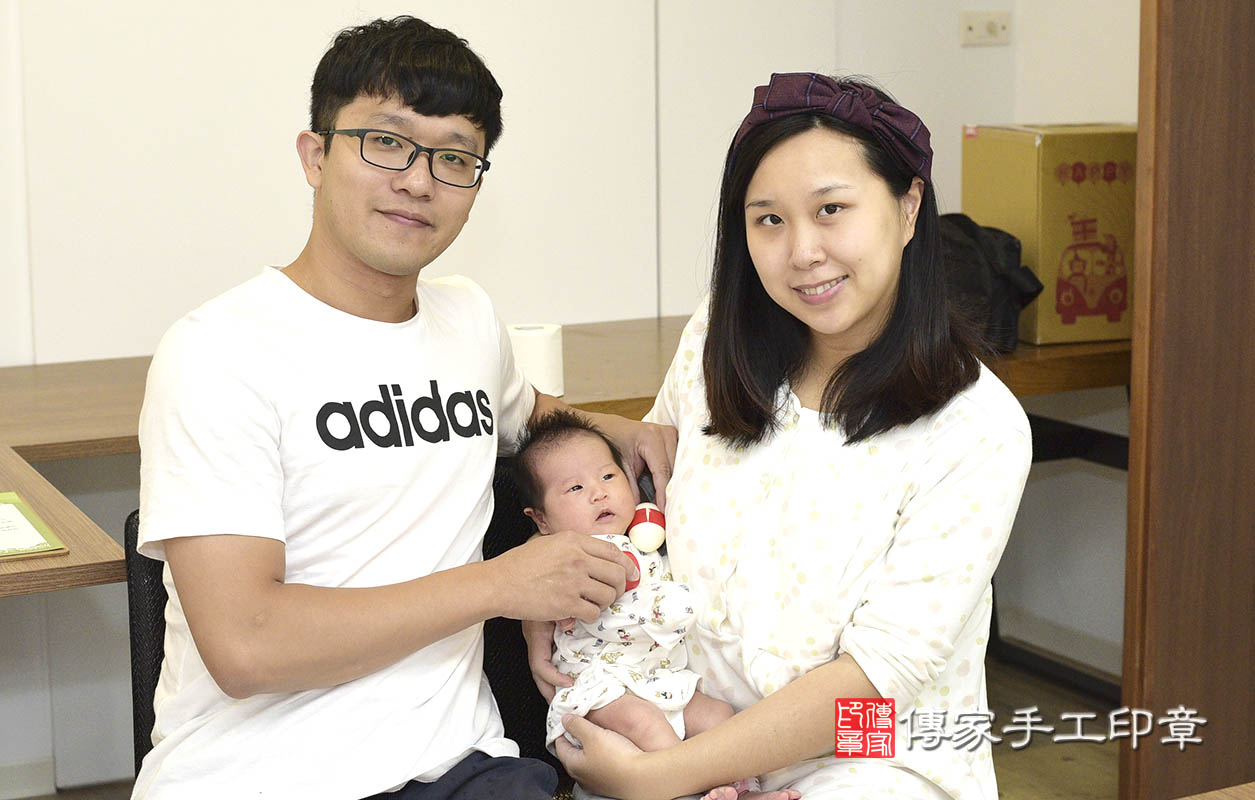 剃胎毛、滿月剃頭、嬰兒剃頭、嬰兒理髮、嬰兒剃髮、嬰兒剃胎毛、嬰兒滿月剃頭、寶寶剃頭、剃胎毛儀式、剃胎毛吉祥話、滿月剃頭儀式、滿月剃頭吉祥話、寶寶剃胎毛、寶寶滿月剃頭理髮、 桃園市八德區剃胎毛、桃園市八德區滿月剃頭、桃園市八德區嬰兒剃頭剃胎毛、桃園市八德區嬰兒理髮、桃園市嬰兒剃髮、 郭寶寶(桃園市八德區嬰兒寶寶滿月剃頭理髮、免費嬰兒剃胎毛儀式吉祥話)。中國風會場，爸媽寶貝免費穿「日中韓」古裝禮服。專業拍照、DVD光碟、證書。★購買「臍帶章、肚臍章、胎毛筆刷印章」贈送：剃頭、收涎、抓周，三選一。2020.07.07照片4