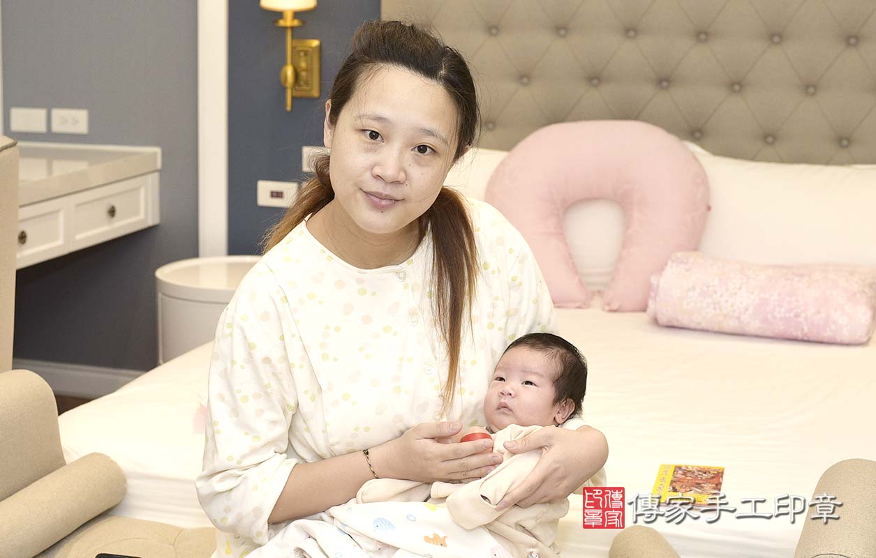 剃胎毛、滿月剃頭、嬰兒剃頭、嬰兒理髮、嬰兒剃髮、嬰兒剃胎毛、嬰兒滿月剃頭、寶寶剃頭、剃胎毛儀式、剃胎毛吉祥話、滿月剃頭儀式、滿月剃頭吉祥話、寶寶剃胎毛、寶寶滿月剃頭理髮、 桃園市八德區剃胎毛、桃園市八德區滿月剃頭、桃園市八德區嬰兒剃頭剃胎毛、桃園市八德區嬰兒理髮、桃園市嬰兒剃髮、 曾寶寶(桃園市八德區嬰兒寶寶滿月剃頭理髮、免費嬰兒剃胎毛儀式吉祥話)。中國風會場，爸媽寶貝免費穿「日中韓」古裝禮服。專業拍照、DVD光碟、證書。★購買「臍帶章、肚臍章、胎毛筆刷印章」贈送：剃頭、收涎、抓周，三選一。2020.07.20照片4