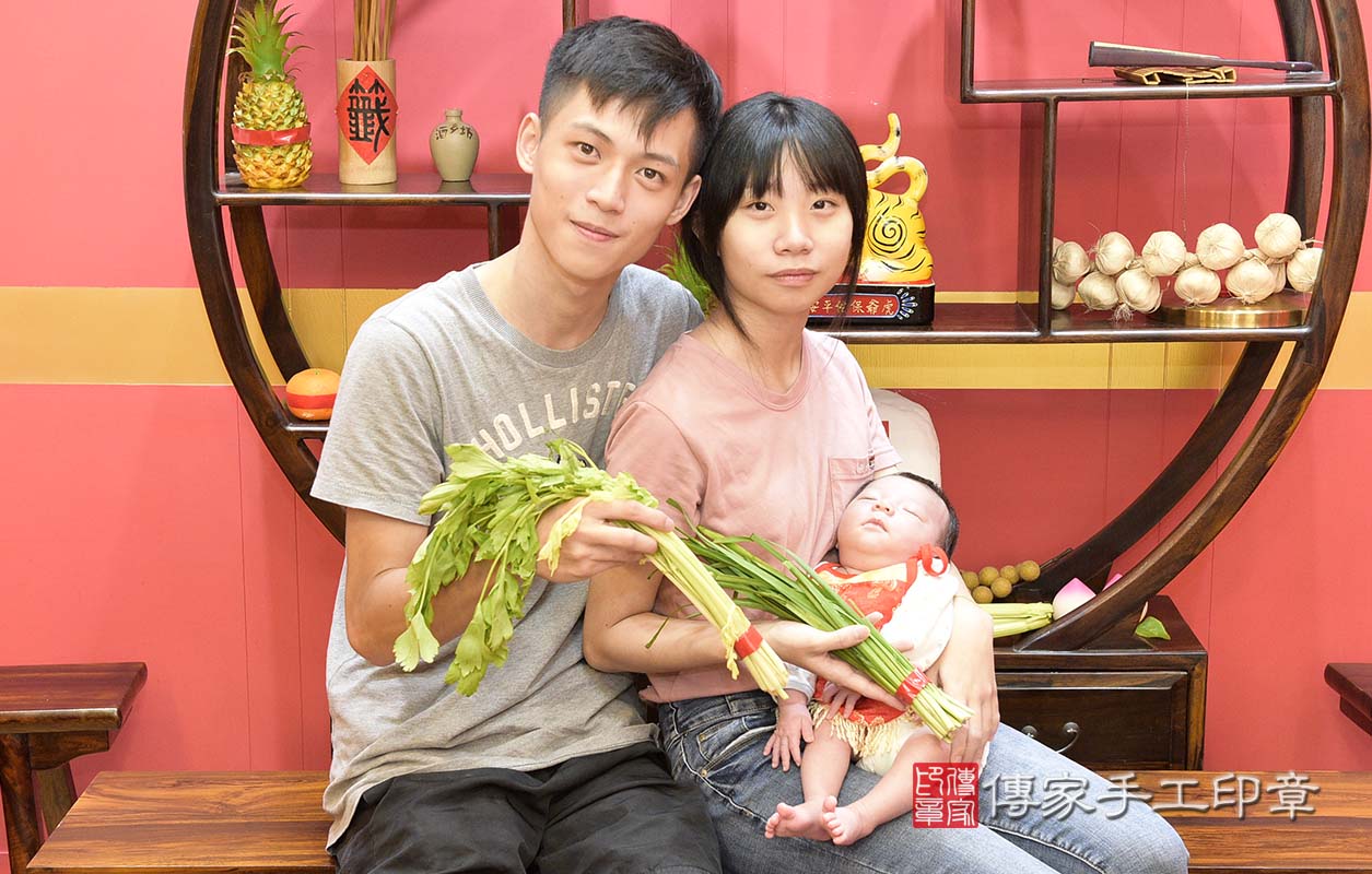 剃胎毛、滿月剃頭、嬰兒剃頭、嬰兒理髮、嬰兒剃髮、嬰兒剃胎毛、嬰兒滿月剃頭、寶寶剃頭、剃胎毛儀式、剃胎毛吉祥話、滿月剃頭儀式、滿月剃頭吉祥話、寶寶剃胎毛、寶寶滿月剃頭理髮、 桃園市八德區剃胎毛、桃園市八德區滿月剃頭、桃園市八德區嬰兒剃頭剃胎毛、桃園市八德區嬰兒理髮、桃園市嬰兒剃髮、 楊寶寶(桃園市八德區嬰兒寶寶滿月剃頭理髮、免費嬰兒剃胎毛儀式吉祥話)。中國風會場，爸媽寶貝免費穿「日中韓」古裝禮服。專業拍照、DVD光碟、證書。★購買「臍帶章、肚臍章、胎毛筆刷印章」贈送：剃頭、收涎、抓周，三選一。2020.07.06照片1