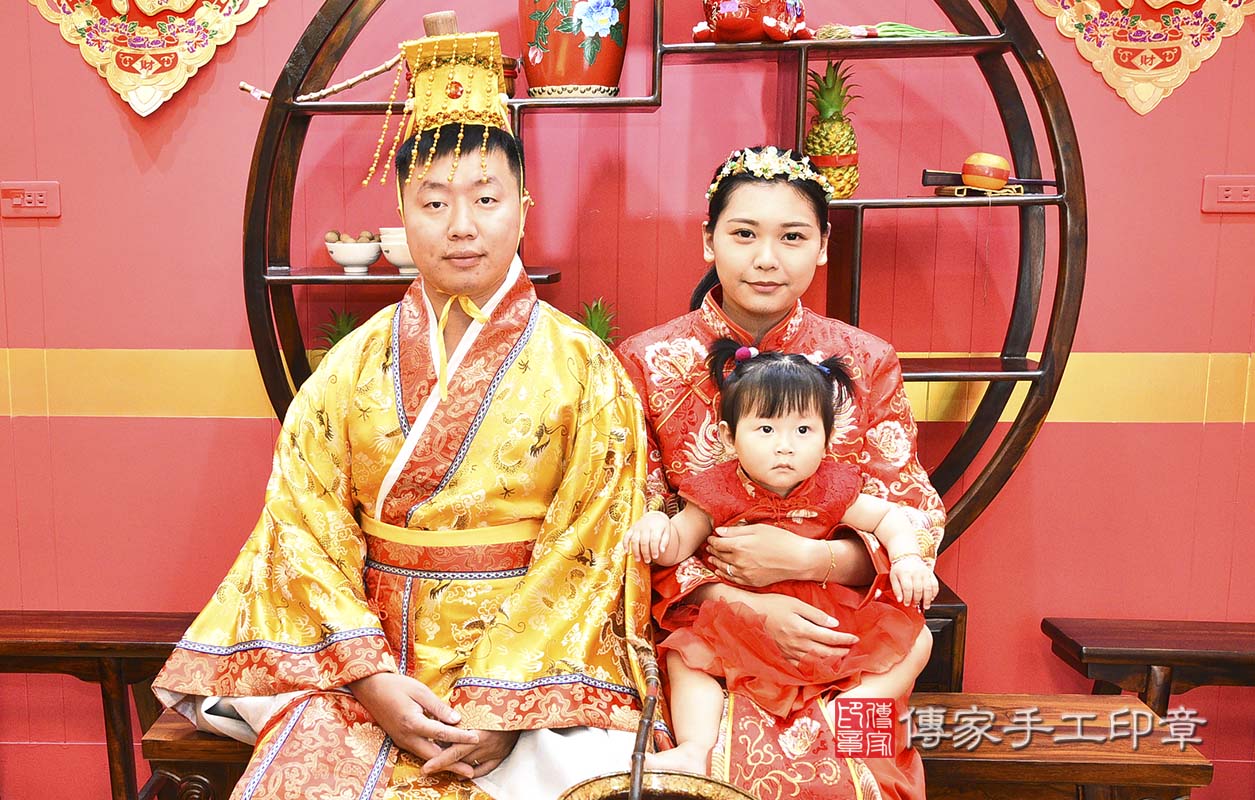 桃園市八德區王寶寶古禮抓周祝福活動:大合照。 桃園店抓周。照片2
