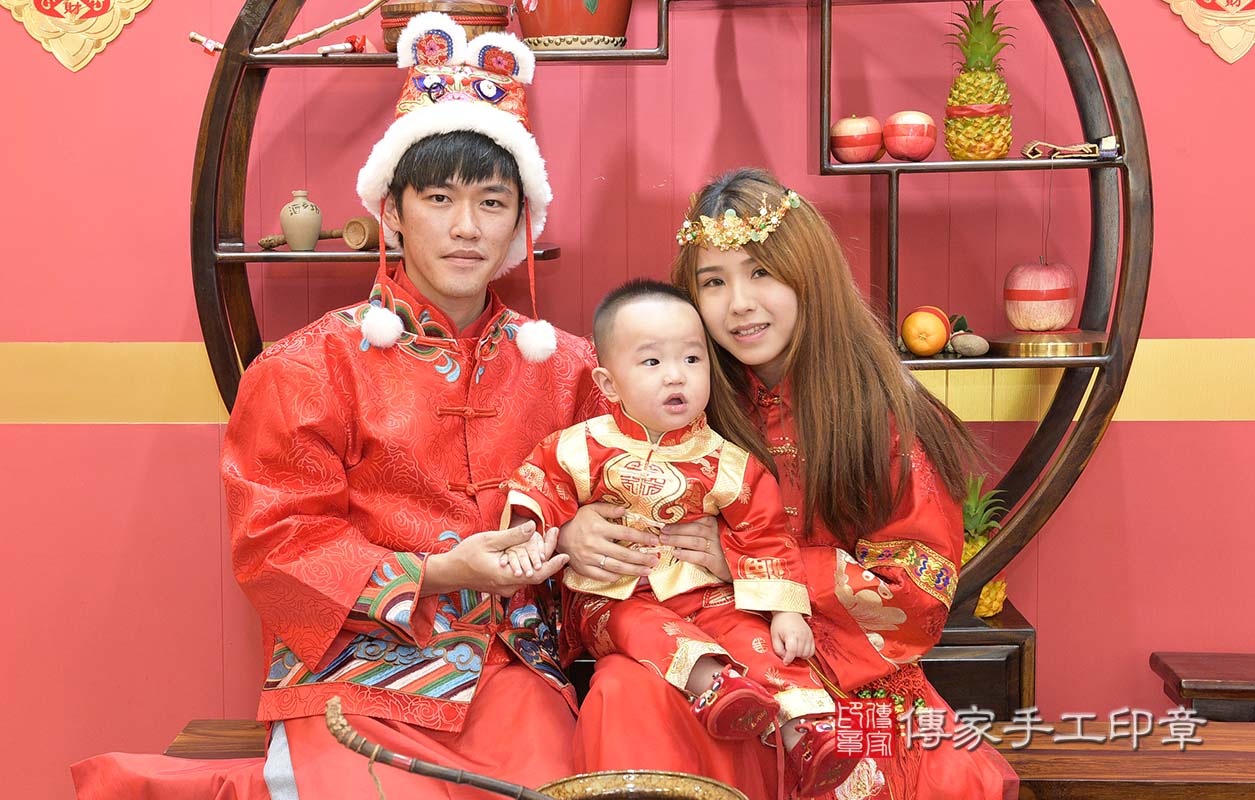 桃園市八德區劉寶寶抓周全家福大合照。桃園店抓周。照片12