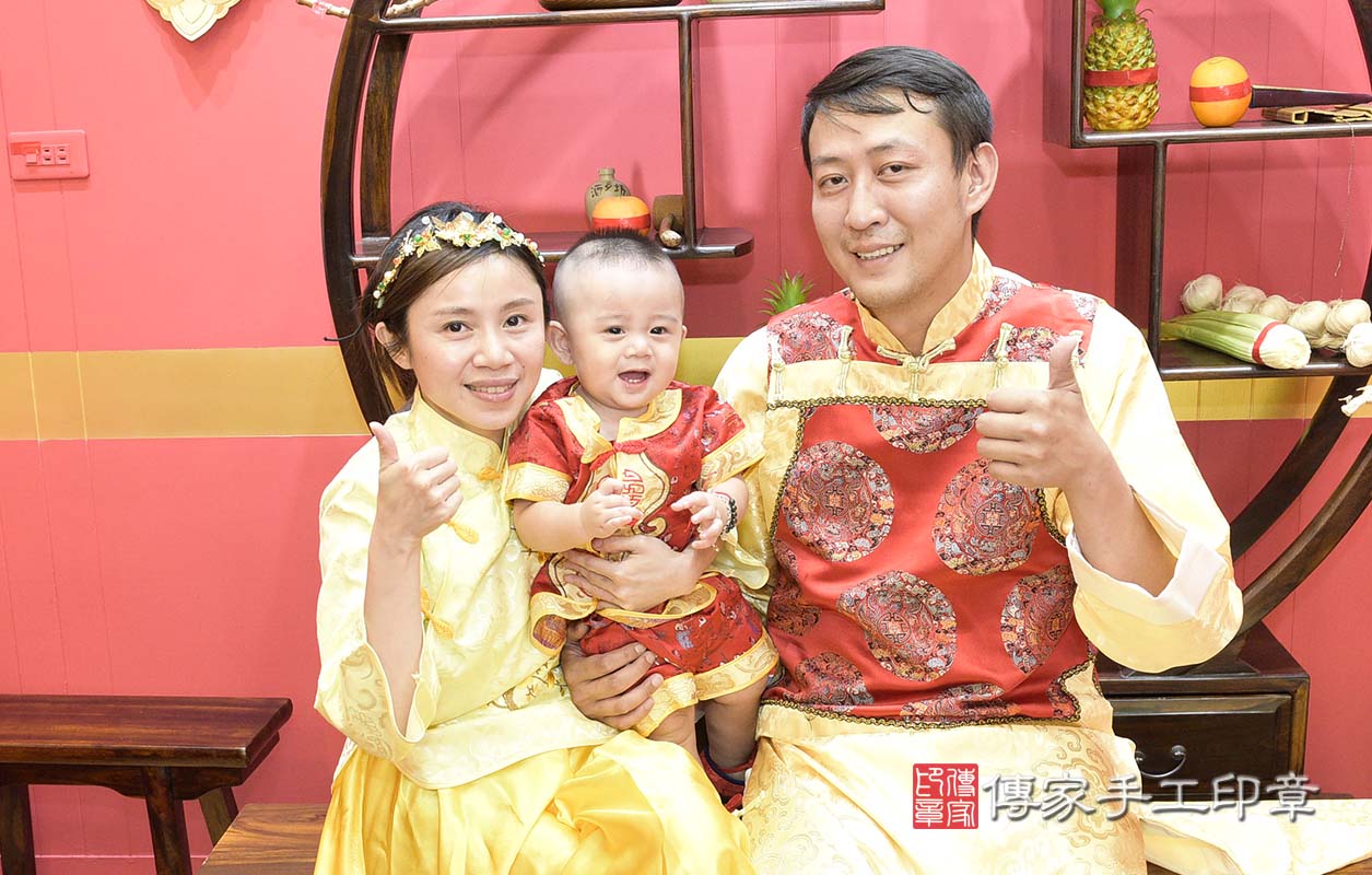 桃園市八德區鄭寶寶抓周全家福大合照。桃園店抓周。照片13