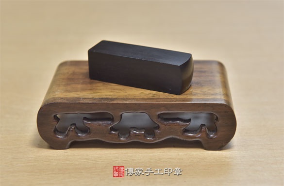 電腦刻印印章:黑檀木開運印章實際成品、印章作品分享、黑檀木印章材質介紹。(銀行印鑑,一圓一方),傳家印章新竹店。2020.09.03 電腦刻印印章:黑檀木開運印章實際成品、印章作品分享、黑檀木印章材質介紹。(銀行印鑑,一圓一方),傳家印章新竹店。2020.09.03