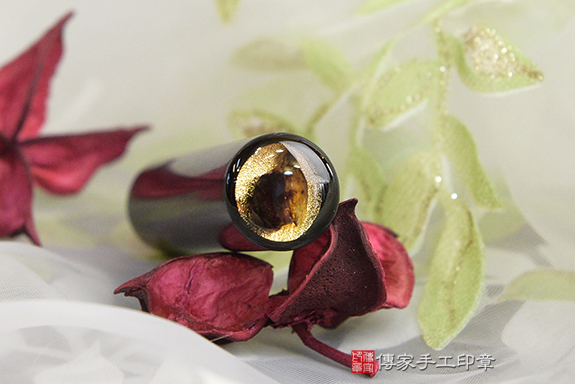 電腦刻印章:黑檀木臍帶章實際成品、印章作品分享、黑檀木印章材質介紹。(臍帶印章、肚臍章、肚臍印章,胎毛印章,一圓一方)傳家手工印章桃園店。2020.09.03 電腦刻印章:黑檀木臍帶章實際成品、印章作品分享、黑檀木印章材質介紹。(臍帶印章、肚臍章、肚臍印章,胎毛印章,一圓一方)傳家手工印章桃園店。2020.09.03