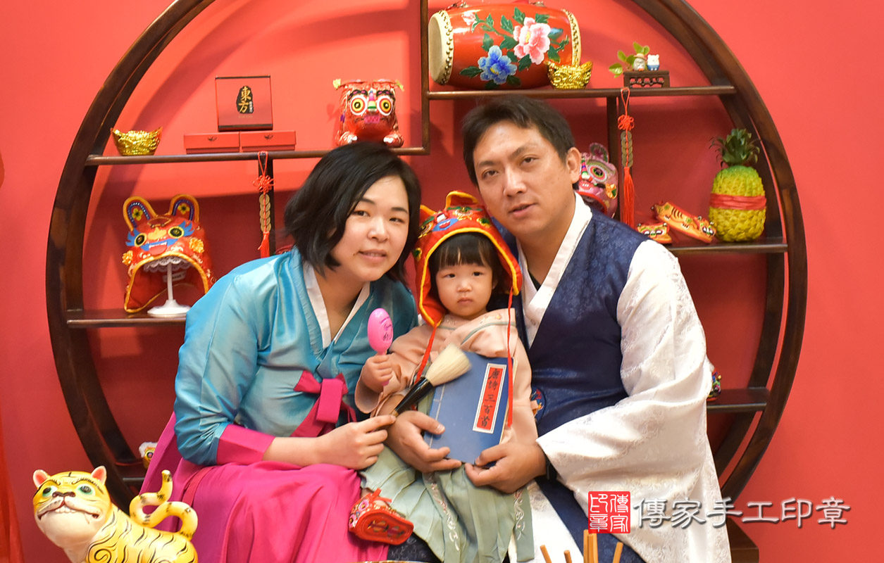 北區陳寶寶古禮抓周：抓周儀式【唐詩三百首、狀元筆】。照片1