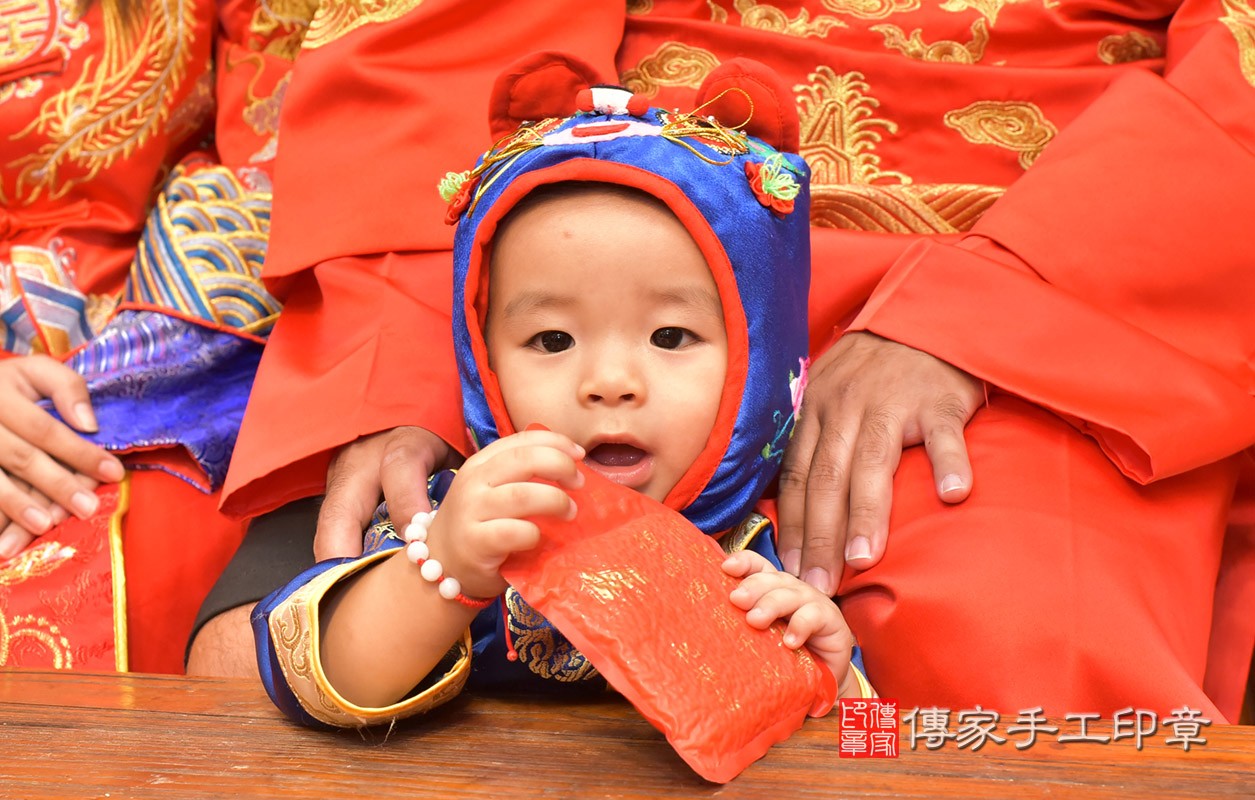 北區許寶寶古禮抓周：抓周儀式【吃米飯】。照片2