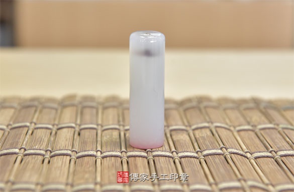 半手工噴砂印章：白瑪瑙臍帶章實際成品、印章作品分享、白瑪瑙印章材質介紹。（臍帶印章、肚臍章、肚臍印章，胎毛印章，一圓一方）傳家手工印章新竹店2020.09.17