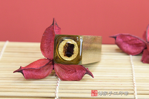電腦刻印章:綠檀木臍帶章實際成品、印章作品分享、綠檀木印章材質介紹。(臍帶印章、肚臍章、肚臍印章,胎毛印章,一圓一方)傳家手工印章桃園店。2020.09.13 電腦刻印章:綠檀木臍帶章實際成品、印章作品分享、綠檀木印章材質介紹。(臍帶印章、肚臍章、肚臍印章,胎毛印章,一圓一方)傳家手工印章桃園店。2020.09.13