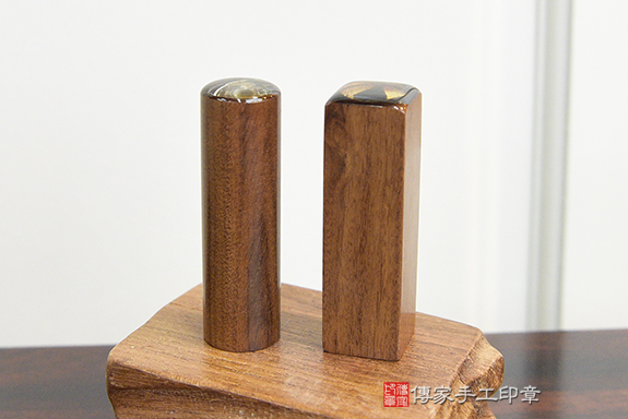 電腦刻印章:紅紫檀木臍帶章實際成品、印章作品分享、紅紫檀木印章材質介紹。(臍帶印章、肚臍章、肚臍印章,胎毛印章,一圓一方)傳家手工印章桃園店。2020.09.14 電腦刻印章:紅紫檀木臍帶章實際成品、印章作品分享、紅紫檀木印章材質介紹。(臍帶印章、肚臍章、肚臍印章,胎毛印章,一圓一方)傳家手工印章桃園店。2020.09.14
