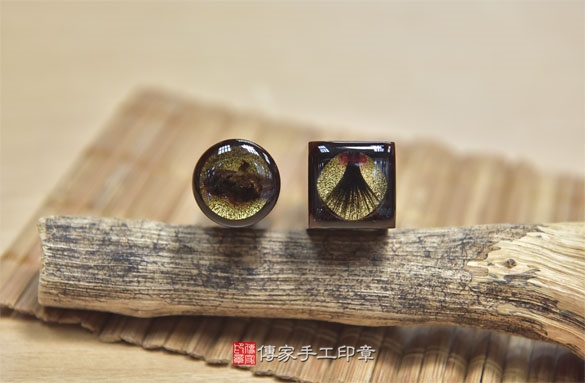 電腦刻印印章:紅紫檀木臍帶章實際成品、印章作品分享、紅紫檀木印章材質介紹。(臍帶印章、肚臍章、肚臍印章,胎毛印章,一圓一方)傳家手工印章新竹店2020.09.23 電腦刻印印章:紅紫檀木臍帶章實際成品、印章作品分享、紅紫檀木印章材質介紹。(臍帶印章、肚臍章、肚臍印章,胎毛印章,一圓一方)傳家手工印章新竹店2020.09.23