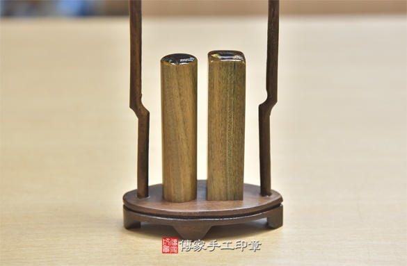 電腦刻印印章:綠檀木臍帶章實際成品、印章作品分享、綠檀木印章材質介紹。(臍帶印章、肚臍章、肚臍印章,胎毛印章,一圓一方)傳家手工印章新竹店2020.09.30 電腦刻印印章:綠檀木臍帶章實際成品、印章作品分享、綠檀木印章材質介紹。(臍帶印章、肚臍章、肚臍印章,胎毛印章,一圓一方)傳家手工印章新竹店2020.09.30