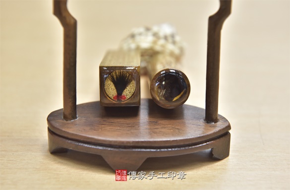 電腦刻印印章:綠檀木臍帶章實際成品、印章作品分享、綠檀木印章材質介紹。(臍帶印章、肚臍章、肚臍印章,胎毛印章,一圓一方)傳家手工印章新竹店2020.09.30 電腦刻印印章:綠檀木臍帶章實際成品、印章作品分享、綠檀木印章材質介紹。(臍帶印章、肚臍章、肚臍印章,胎毛印章,一圓一方)傳家手工印章新竹店2020.09.30