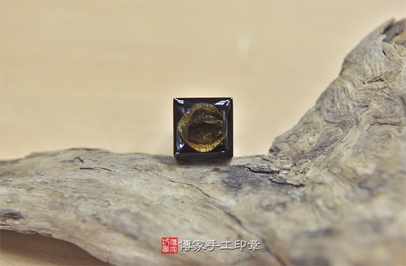 電腦刻印印章:紅紫檀木臍帶章實際成品、印章作品分享、紅紫檀木印章材質介紹。(臍帶印章、肚臍章、肚臍印章,胎毛印章,一圓一方)傳家手工印章新竹店2020.10.10 電腦刻印印章:紅紫檀木臍帶章實際成品、印章作品分享、紅紫檀木印章材質介紹。(臍帶印章、肚臍章、肚臍印章,胎毛印章,一圓一方)傳家手工印章新竹店2020.10.10